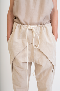 Beige V-carving trousers